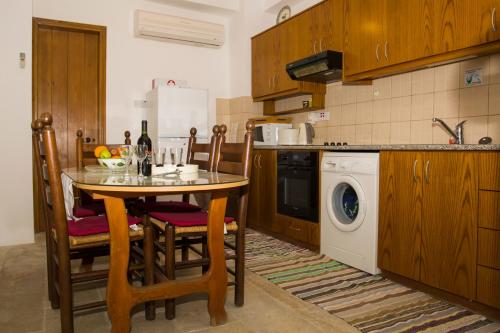 廚房, 阿格羅蒂克傳統民居酒店 (Agrotiko Traditional Houses) in 卡萊佩伊亞