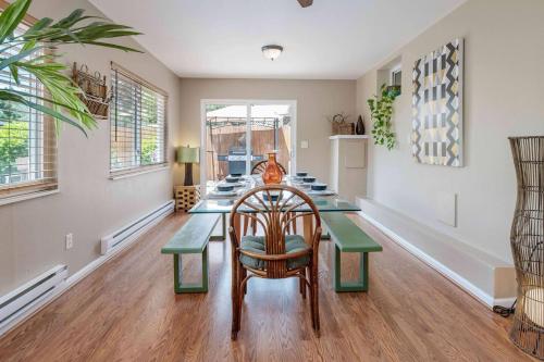 Cozy Denver Oasis Games & Firepit Blazing Wifi in Denver, USA