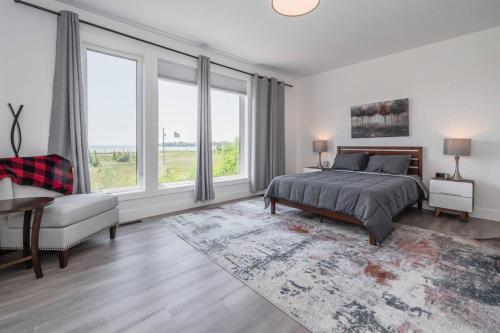 Huronia Luxury Lakefront Views & Game Room! in Red Bay (ON)