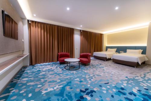 room detail thumbnail 1