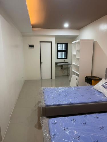 Amp rental unit, Manille