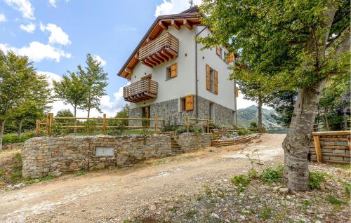 . Nice Home In Passo Del Cerreto With Sauna