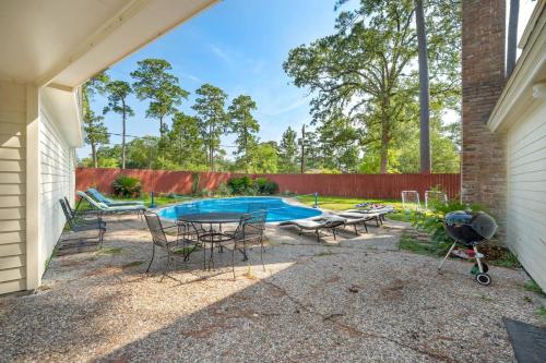 Pool Oasis Games Wifi Bbq Yard Sleep 16 in Houston, USA