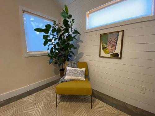Private Oasis! Cozy & Close to Everything! - image 3