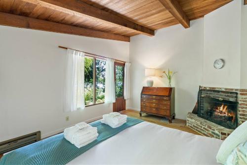 The Riverfront Retreat-Woods Landing - image 9