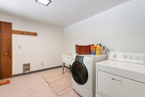 The Riverfront Retreat-Woods Landing - image 2