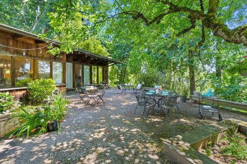 The Riverfront Retreat-Woods Landing - image 13
