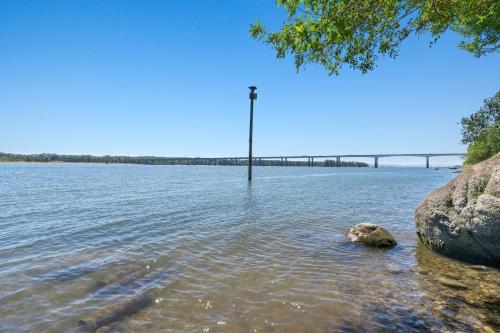 The Riverfront Retreat-Woods Landing - image 6