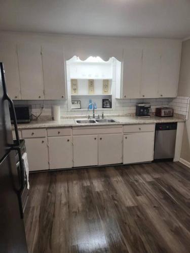 3 Bedroom Cozy Home Minutes From Tims Ford Lake in Decherd (TN)