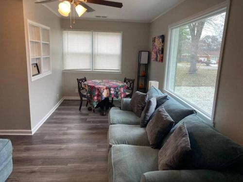 3 Bedroom Cozy Home Minutes From Tims Ford Lake in Winchester, USA