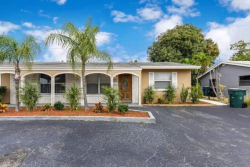 Home Wcoffee Station By Pmi Unit 5140 in Fort Lauderdale, USA