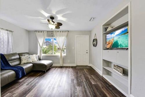Home Wworkstation By Pmi Unit 2908 in Hollywood, USA