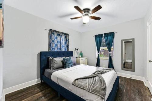 Home Wworkstation By Pmi Unit 2908 in Hollywood, USA