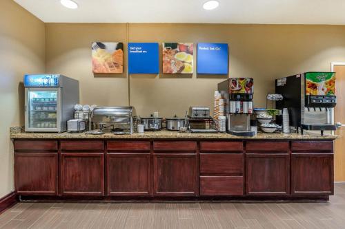 Comfort Inn Walcott near Davenport - image 11