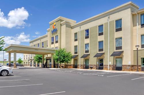 Comfort Inn & Suites Lynchburg Airport - University Area in Lynchburg, USA