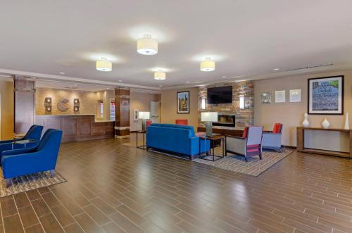 Comfort Inn & Suites Lynchburg Airport - University Area - Hotel - Lynchburg