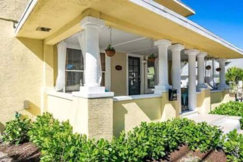Olive Apart Unit 1 By Pmi in Palm Beach International Airport