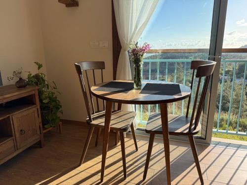 Avtalyon Wood accommodation in Hararit