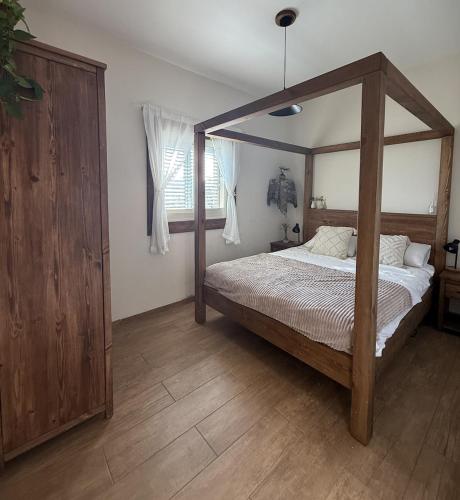 Avtalyon Wood accommodation in Hararit