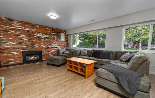 Quiet Area Near Downtown Walkable To Cafes in เมเปิลริดจ์ (BC)