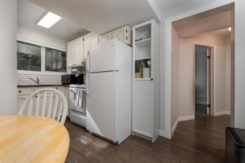 Quiet Area Near Downtown Walkable To Cafes in เมเปิลริดจ์ (BC)