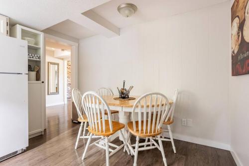 Quiet Area Near Downtown Walkable To Cafes in เมเปิลริดจ์ (BC)