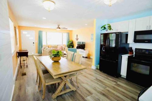 Pets Ok! Walk To Ocean Center & Beach! in Daytona Beach, USA