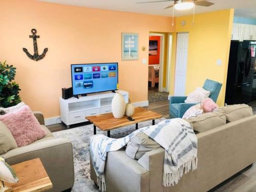 Pets Ok! Walk To Ocean Center & Beach! in Daytona Beach, USA