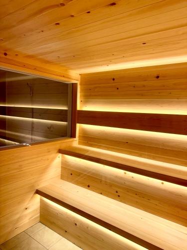 Second House kukka