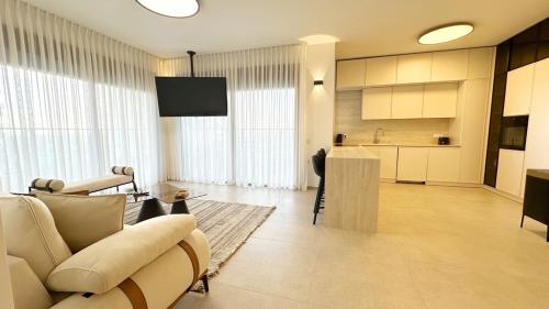 דירת פאר מול חוף הים, H̱adera (foto 2)