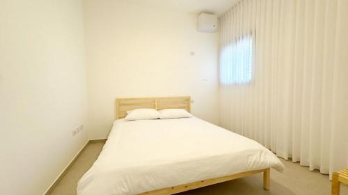 דירת פאר מול חוף הים, H̱adera (foto 3)