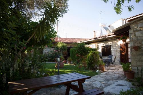 花園, 阿格羅蒂克傳統民居酒店 (Agrotiko Traditional Houses) in 卡萊佩伊亞
