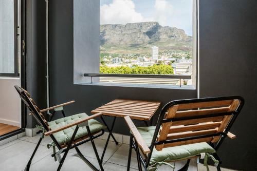 Stylish 1Bd with Mountain Views - image 10