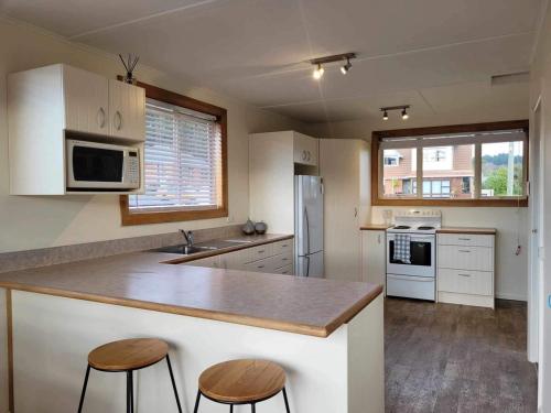 Sunny 3 bedroom house, huge deck and new bathroom in West Dunedin