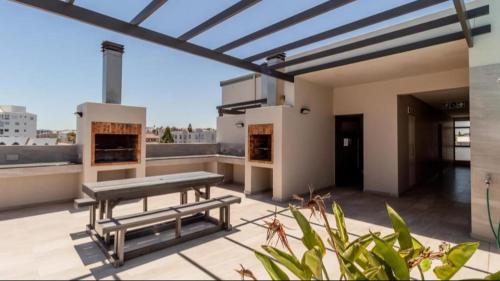 On the beach. Surfers Oasis ! Pool Braai Parking - image 10