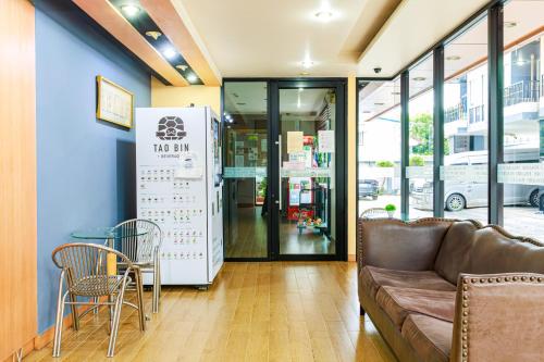 พีดีเอ ลอดจ์ โฮเทล (PDA Lord Hotel) in บางกะปิ