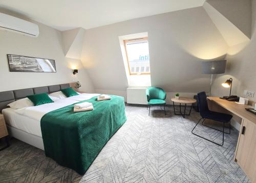 Hotel Polonia Room Type - Deluxe Queen Room