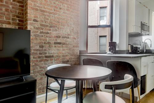 Blueground Nolita balcony nr Bowery NYC-1949, New York (Foto 5)