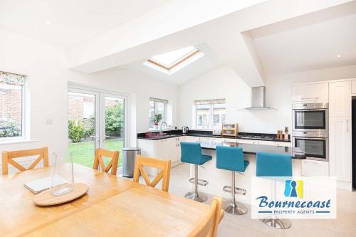 Kitchen, NEWSTEAD HOLIDAY HOME by BOURNECOAST - A Family Home with Garden, Patio, Summer House and Parking -  near Tuckton Pharmacy