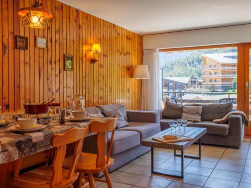 Apartment Les Platanes E3 by Interhome in Nendaz