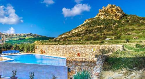 Holiday Escape I Sun, Pool & Beach 5