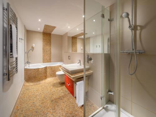 room detail thumbnail 2