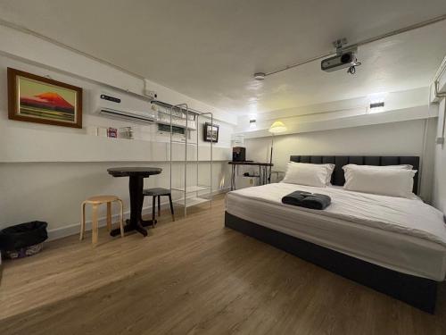 room detail thumbnail 0