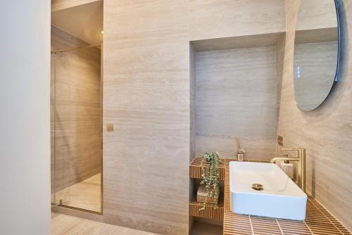 Charming Apartment in the Center of Paris - image 13