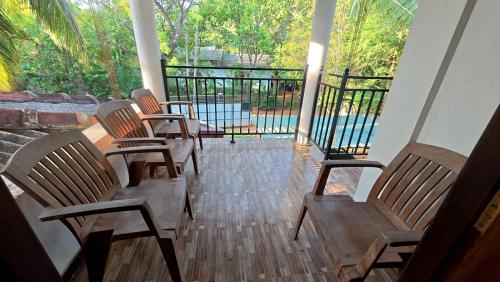 شرفة/ تراس, Kumara Guest House in بلدة أنورادهابورا