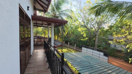 شرفة/ تراس, Kumara Guest House in بلدة أنورادهابورا