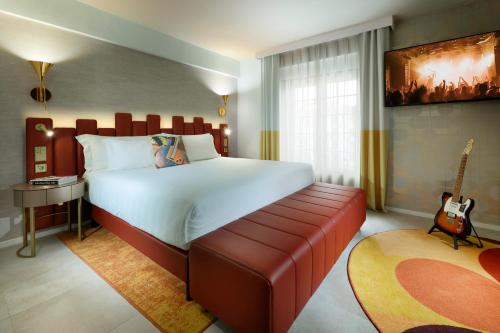room detail thumbnail 2