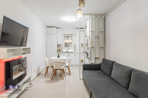 Cozy Qualis Apartments at Coresi Mall Brasov - image 3
