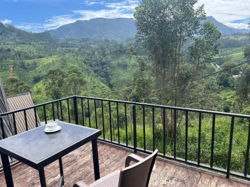 Mirage Waterfall Villa in Pundaluoya