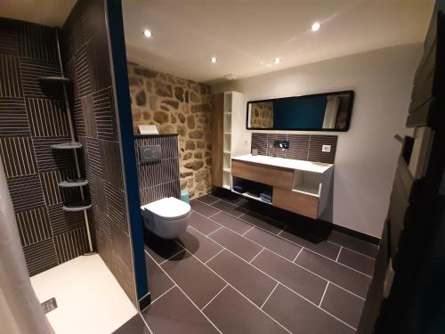 Bathroom, La cle des Champs in Essertines-en-Chatelneuf